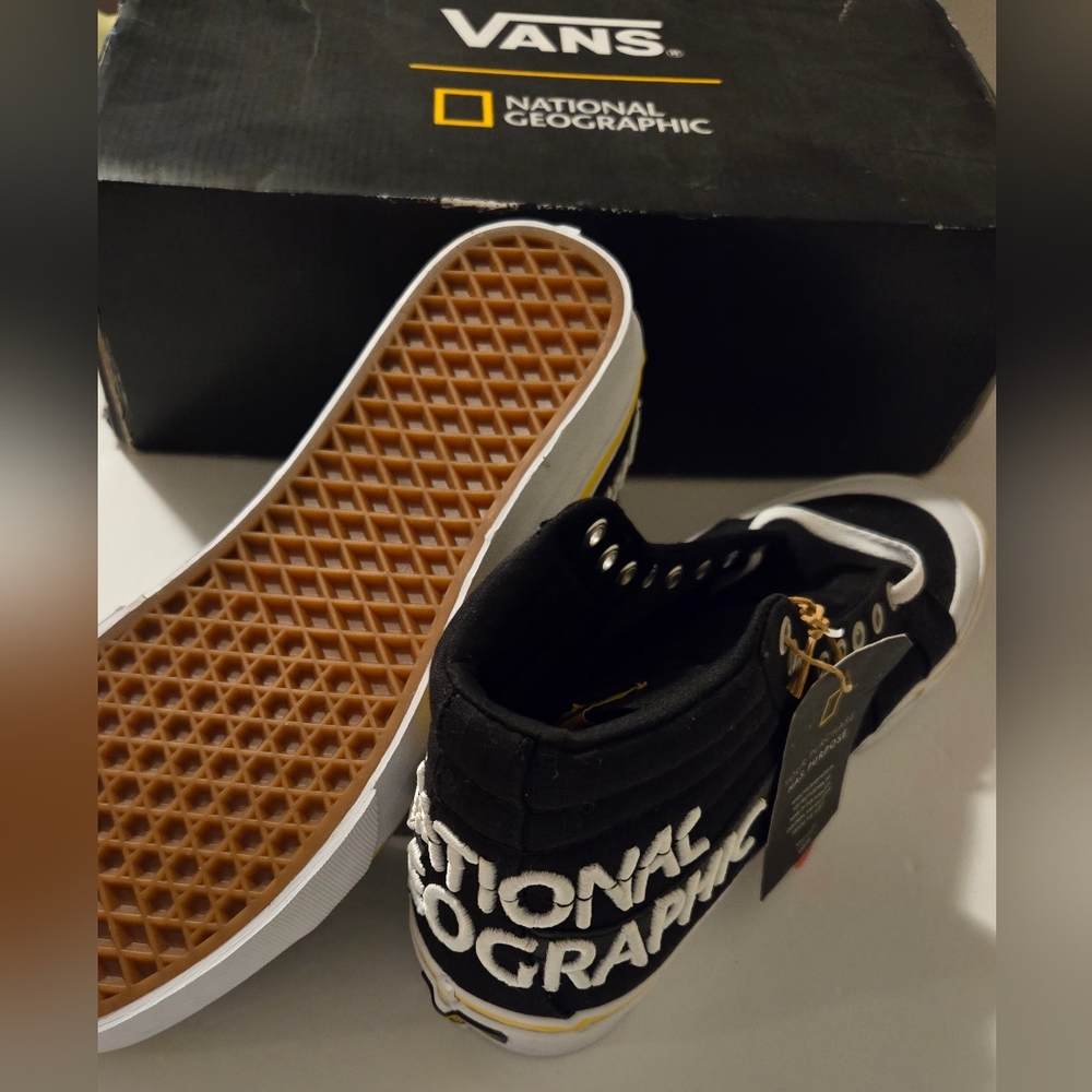 NWT National Geographic Vans Size M 9.5 W 11